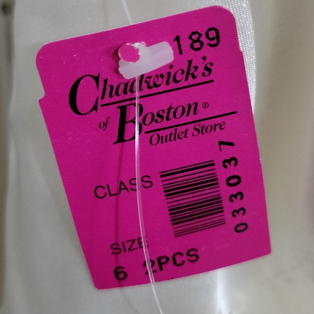 Cream halter-back gown - Picture 7 of 7